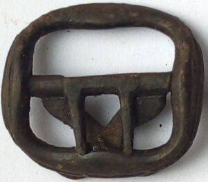 Gesp met visstaart-bevestiging en dubbele angel (1720-1790)