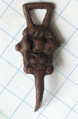 kledinghaak 1C rechthoek versierd (1500-1650)