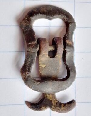 gesp met visstaartbevestiging type III (1660-1720)