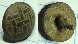 vlechtbandknoop met rand (ca1600-1650)