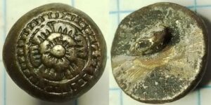 knoop roosje in cirkel met parelrand