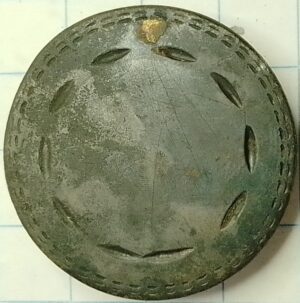 knoop large-button cirkelpatroon 39mm tombak kegel