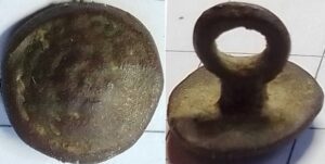 knoop bloem in cirkel met parelrand (1600-1650)