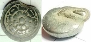 knoop bloem roosje met schutsbladen