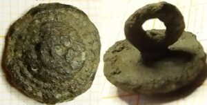 knoop roosje in cirkel parelrand - 13mm