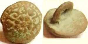 knoop bloem in fleuron met parelrand