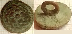 knoop roosje met parelrand 15mm (1600-1650)