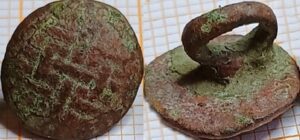 vlechtbandknoop met parelrand