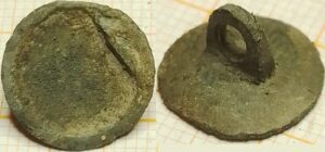 knoop tombak concaaf met meegegoten oog