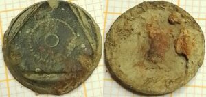 knoop tombak relief driehoek (ca 1780)