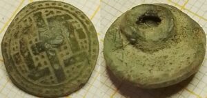 vlechtbandknoop met parelrand