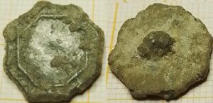 knoop achthoek versierd (aluminium)