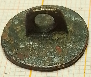 knoop plat met klein staafoogje (verzilverd) 17mm