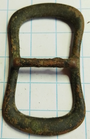 gesp met verhoogde middenstijl