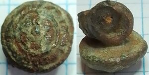 knoop bloemetje in cirkeltje in fleuron 12mm