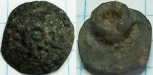 knoop bloemetje in fleuron parelrand 12mm