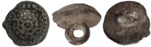 knoop roosje in cirkel parelrand giet 12mm