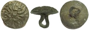 knoop fleuron schildjes lus loodtin groot 18mm